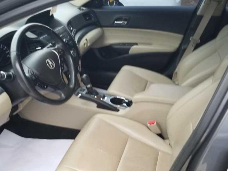 2013 Acura ILX Premium's photo