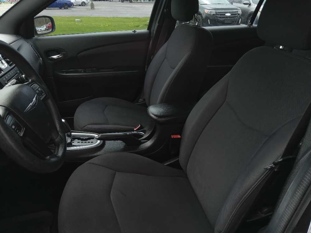 CHRYSLER 200 LX