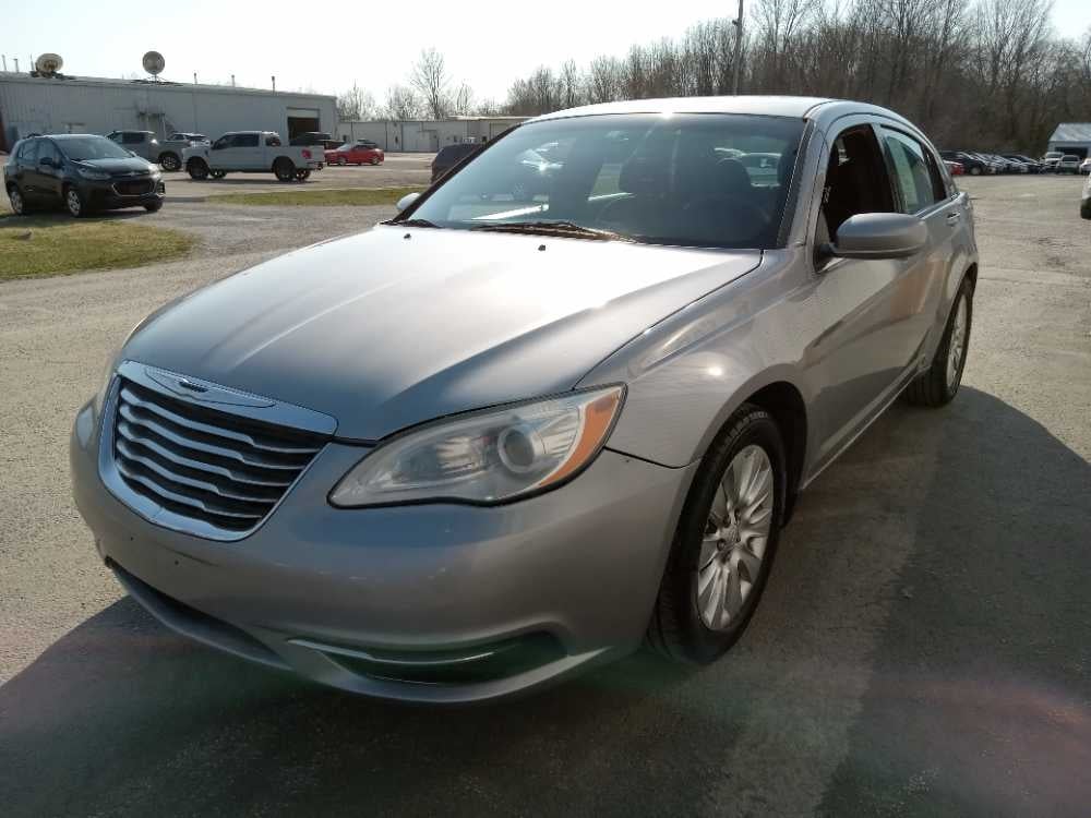 2014 Chrysler 200 LX's photo