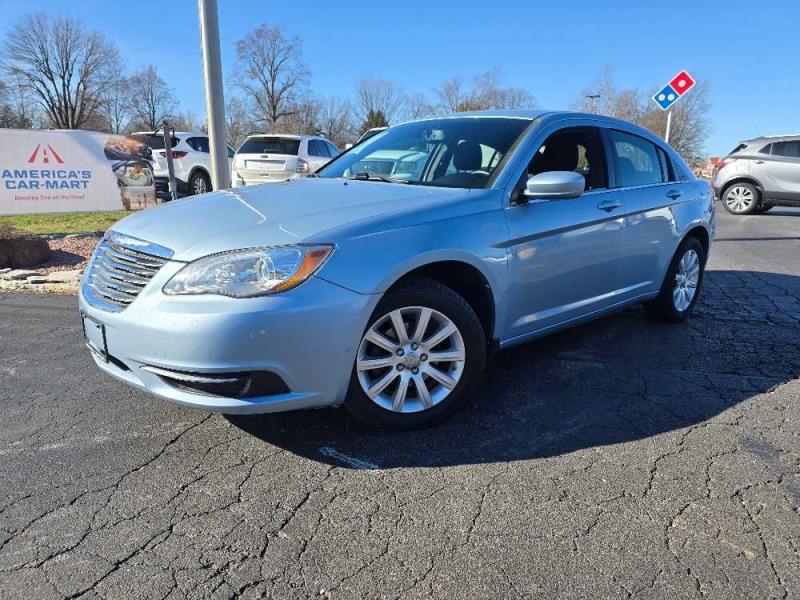 2013 Chrysler 200 Touring's photo