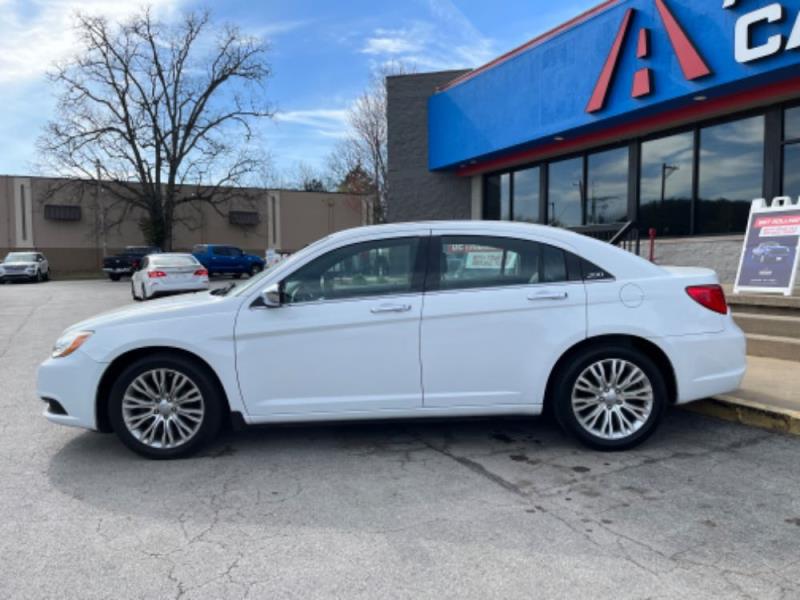 Image of 2013 Chrysler 200 Limited