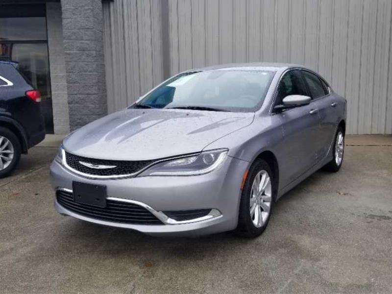 2016 Chrysler 200 Limited's photo