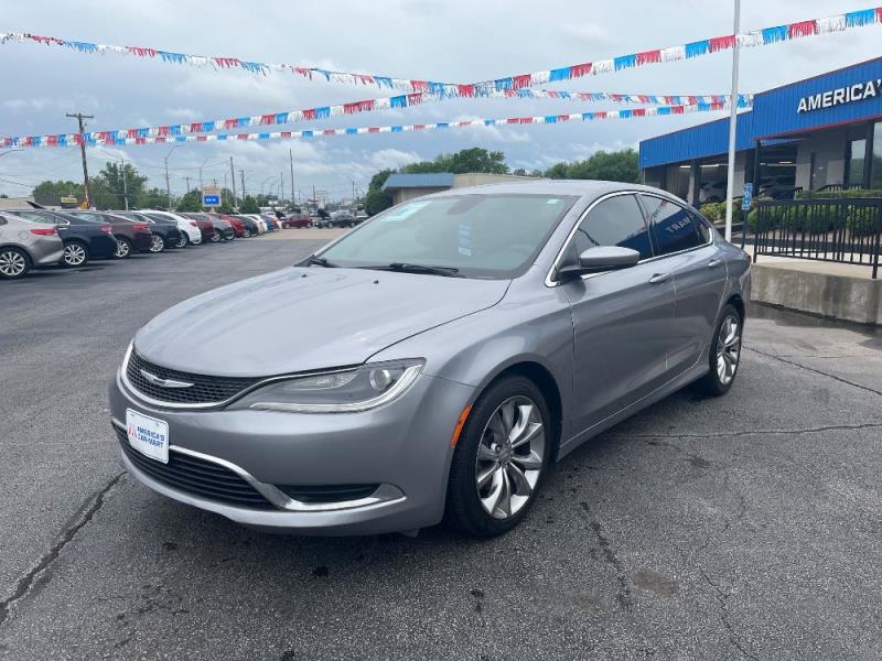 2017 Chrysler 200 Limited's photo