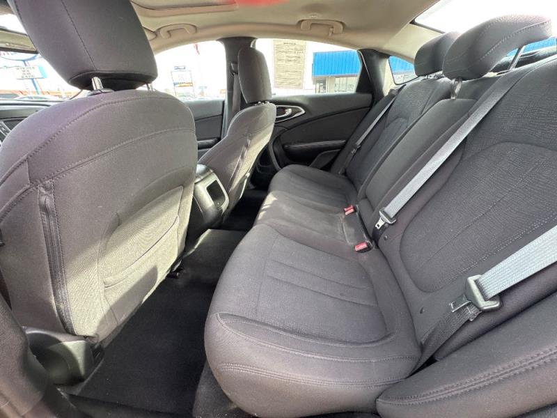 2015 Chrysler 200 Limited's photo