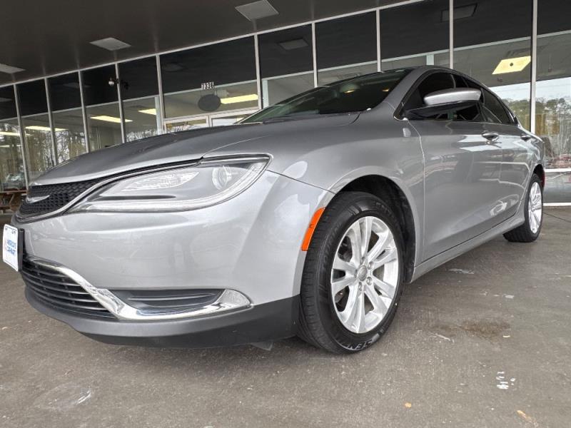 2016 Chrysler 200 Limited's photo