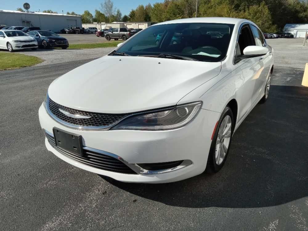 2016 Chrysler 200 Limited's photo
