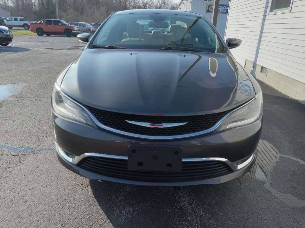 2017 Chrysler 200 Limited's photo