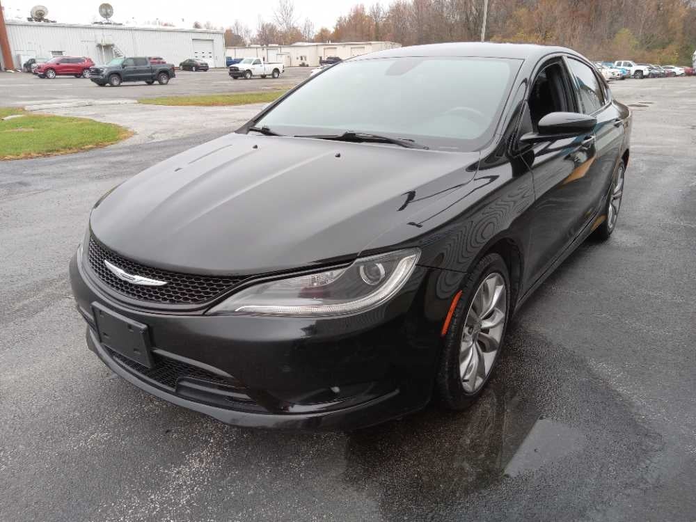 2015 Chrysler 200 S's photo