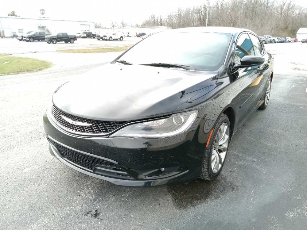 2015 Chrysler 200 S's photo
