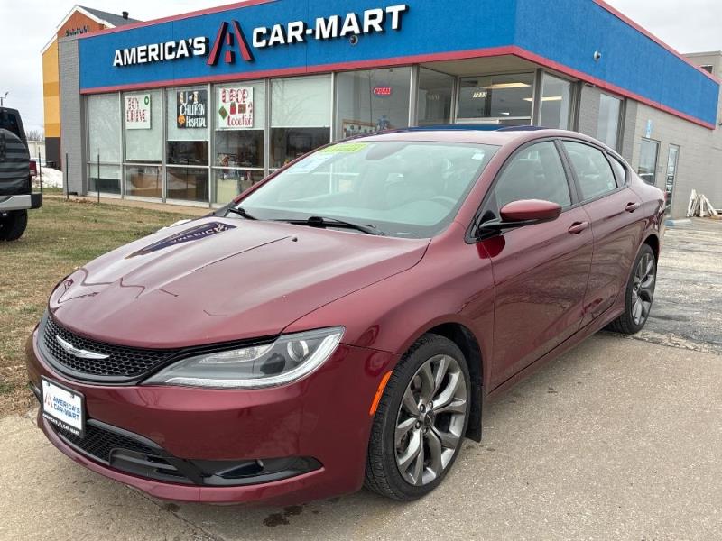 2015 Chrysler 200 S's photo