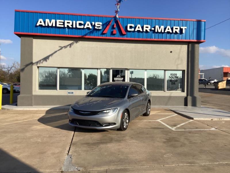 2015 Chrysler 200 S's photo