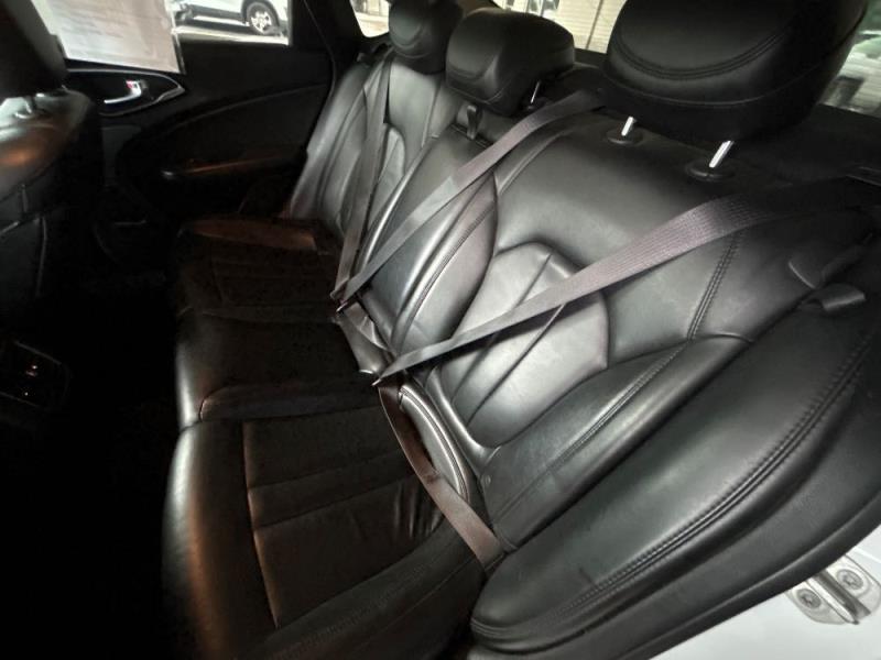 2016 Chrysler 200 C's photo