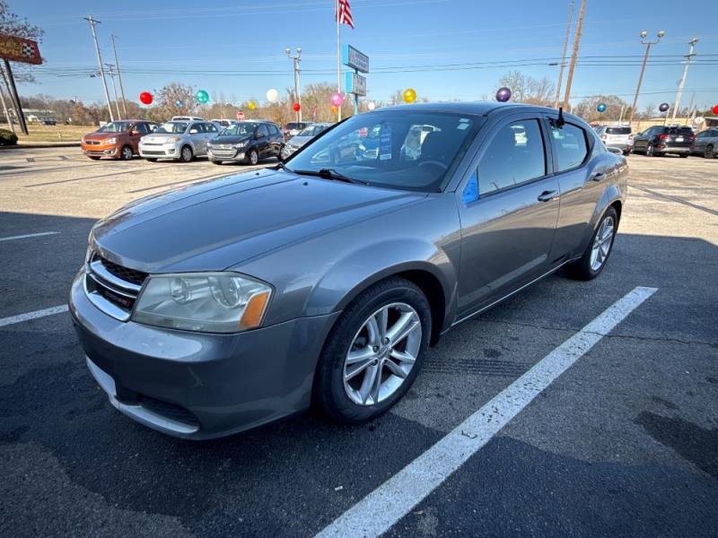 2012 Dodge Avenger SE's photo