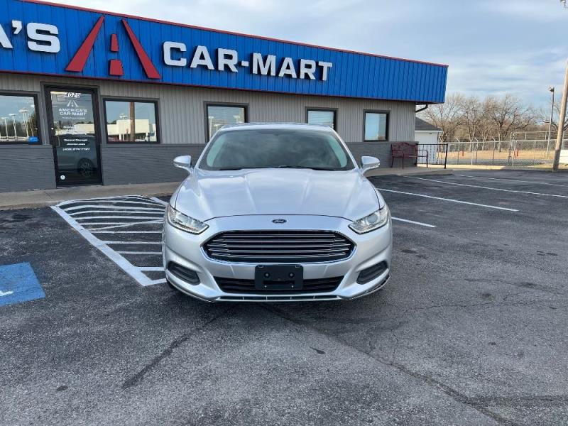 2016 Ford Fusion SE's photo