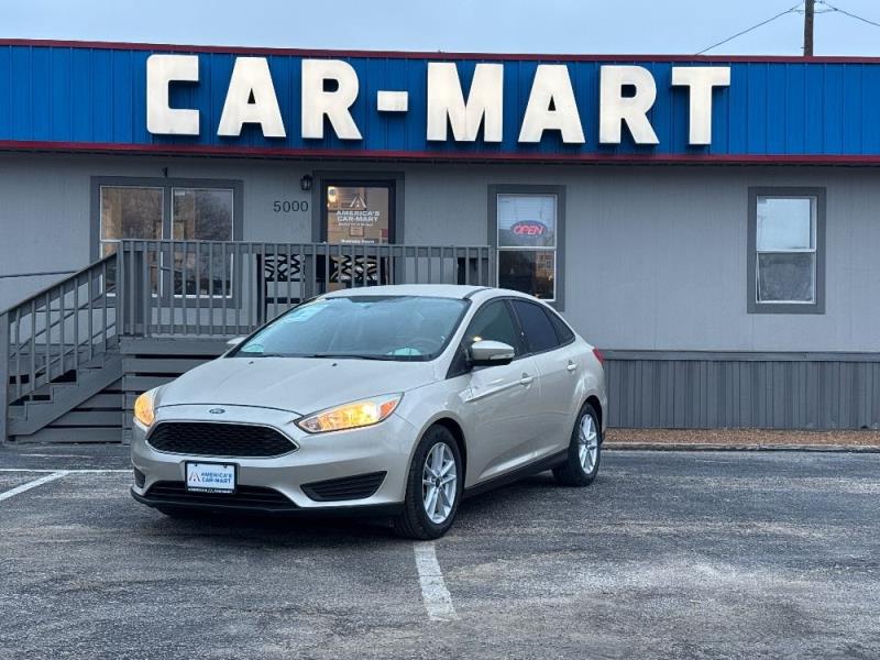 2017 Ford Focus SE's photo