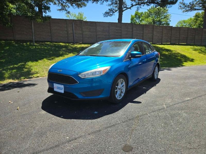 2017 Ford Focus Sedan SE's photo