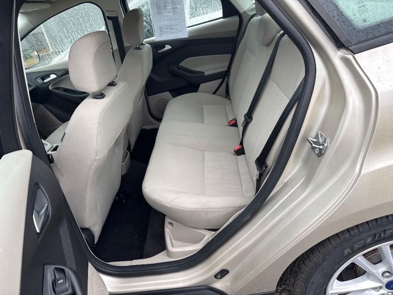 2018 Ford Focus SE's photo