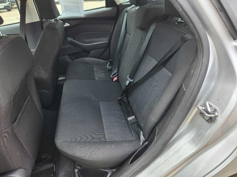 2015 Ford Focus SE's photo