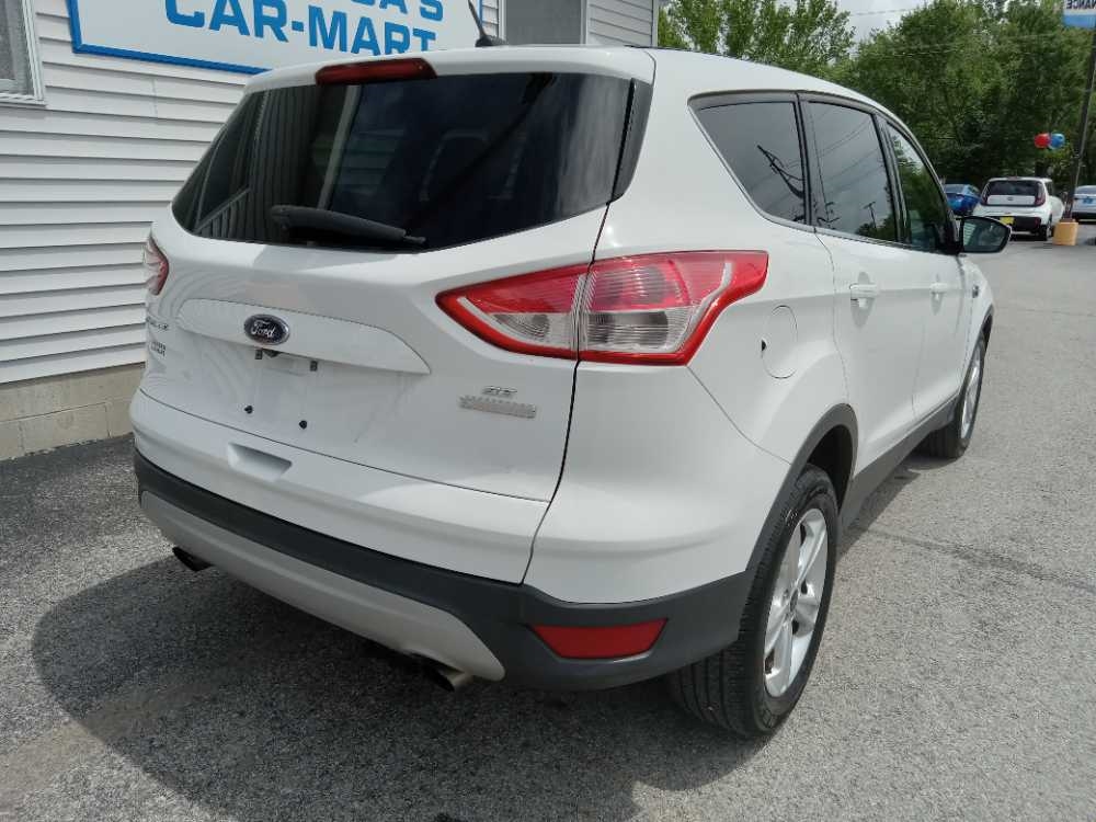 FORD ESCAPE SE