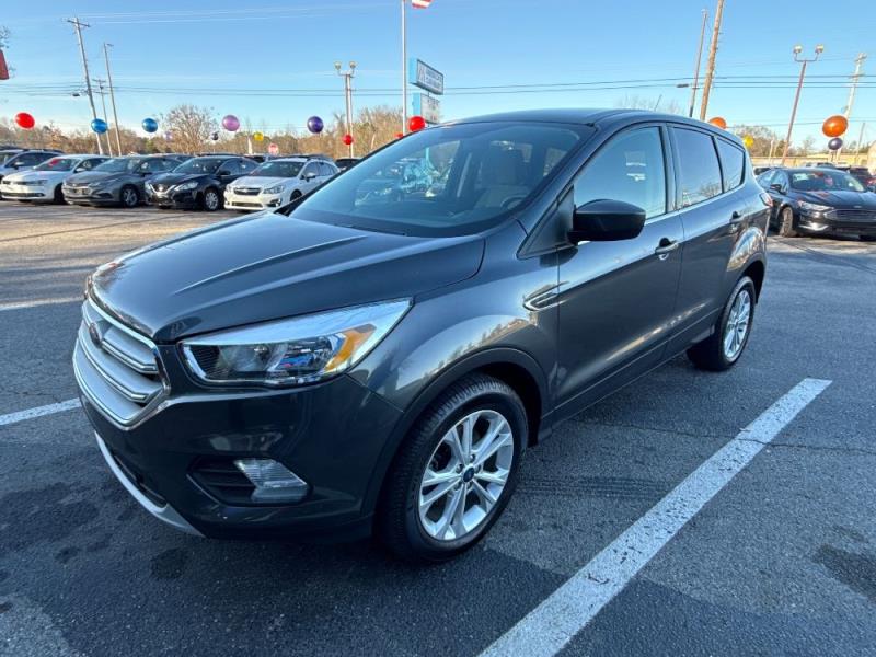 2019 Ford Escape SE's photo