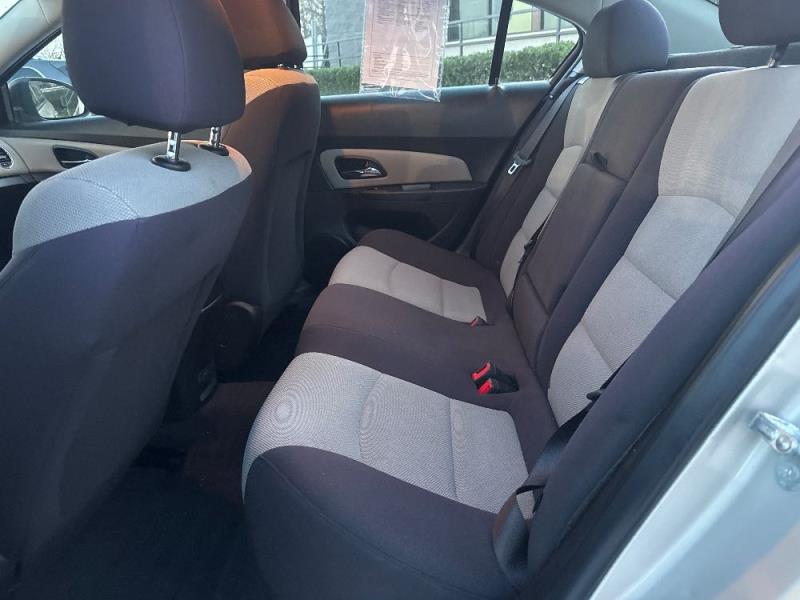 2014 Chevrolet Cruze LS's photo