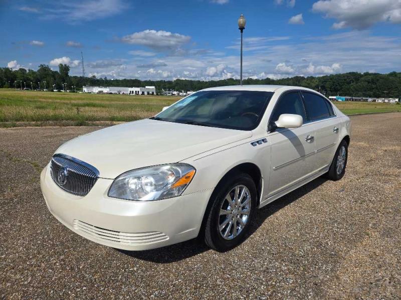 2010 Buick Lucerne's photo