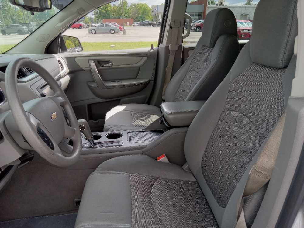 CHEVROLET TRAVERSE LS