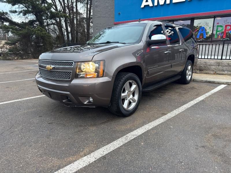 2013 Chevrolet Suburban LT's photo