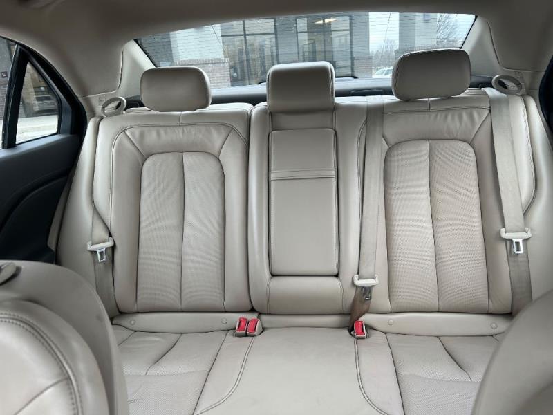 2017 Lincoln Continental Select's photo