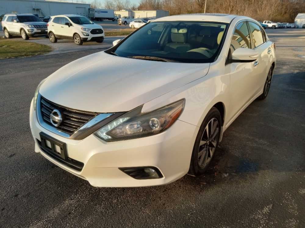 2016 Nissan Altima SL's photo