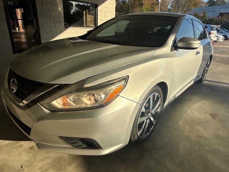 2017 Nissan Altima SL's photo