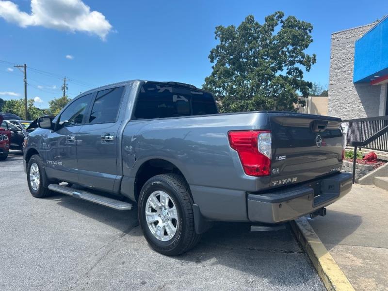 Image of 2018 Nissan Titan SV