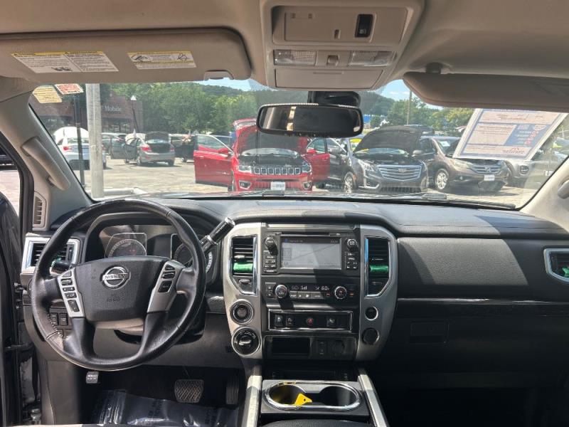 Image of 2018 Nissan Titan SV