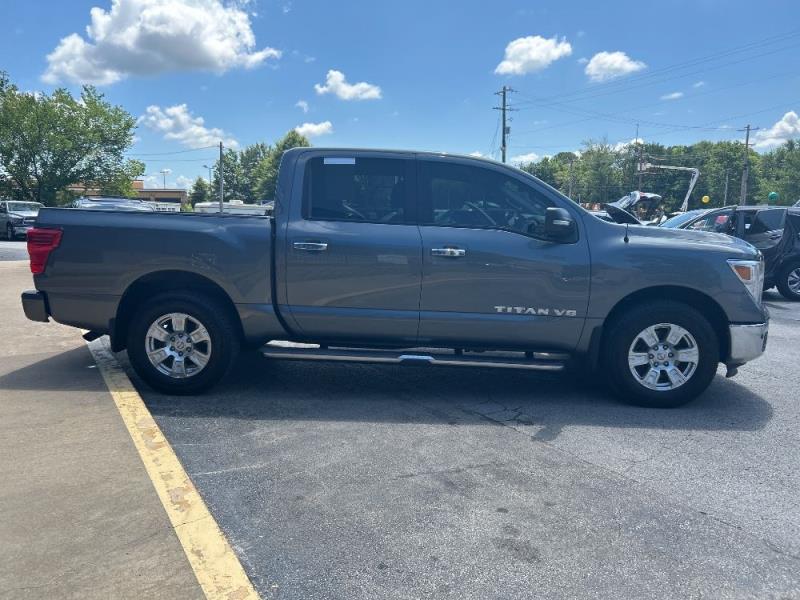 Image of 2018 Nissan Titan SV