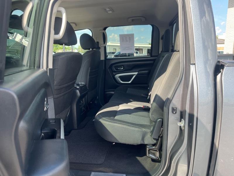 2017 Nissan Titan SV's photo