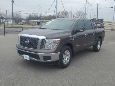 2017 Nissan Titan | America's Car-Mart