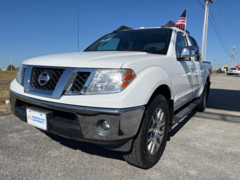 2010 Nissan Frontier LE's photo