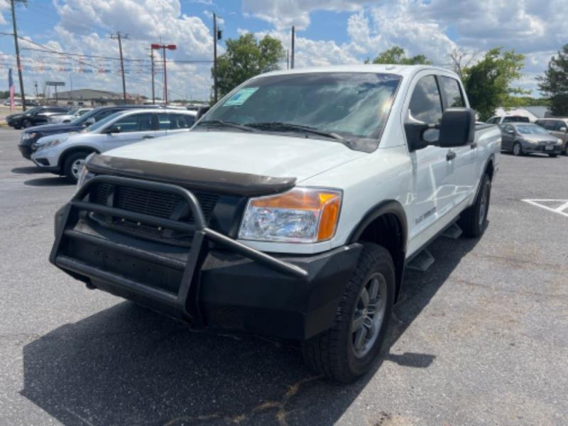 2015 Nissan Titan PRO-4X's photo