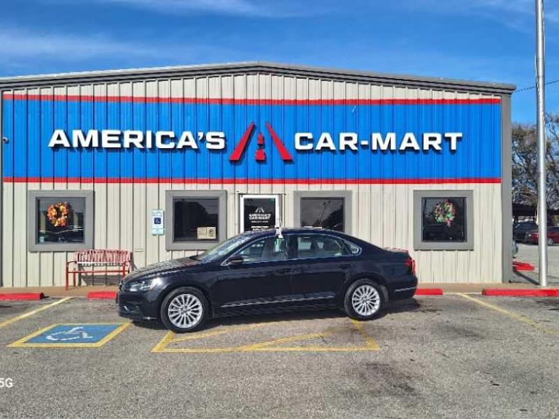 2017 Volkswagen Passat SE's photo