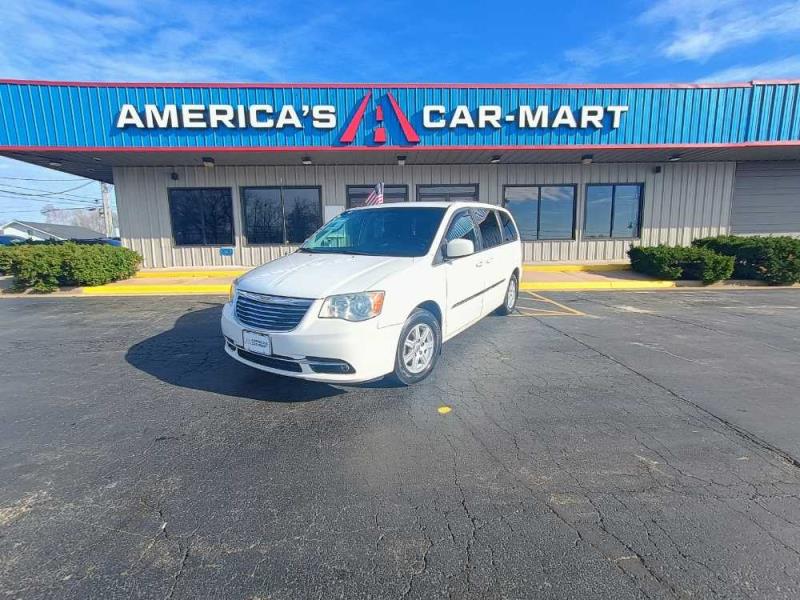 2011 Chrysler Town & Country Touring's photo