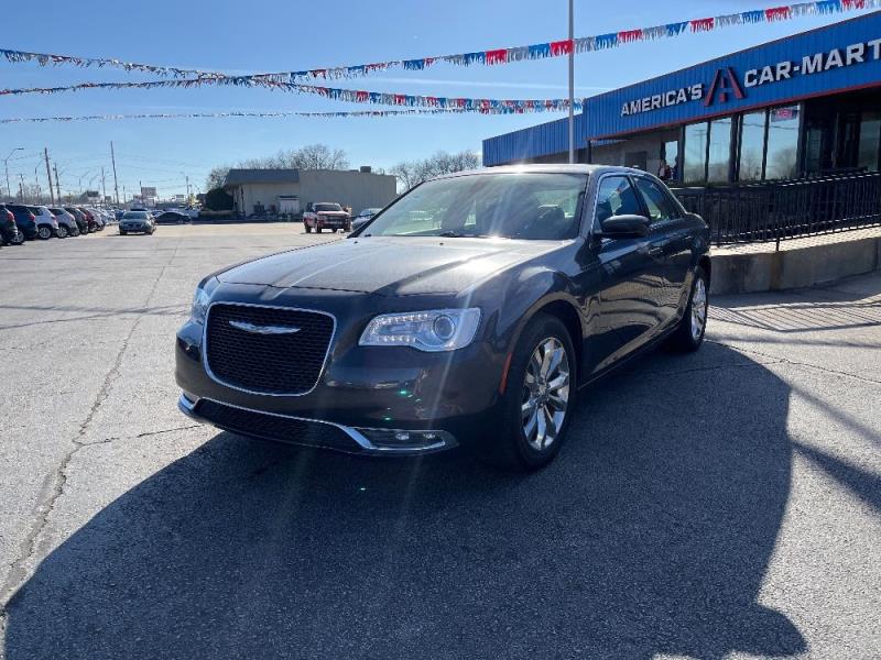 2015 Chrysler 300 Limited's photo