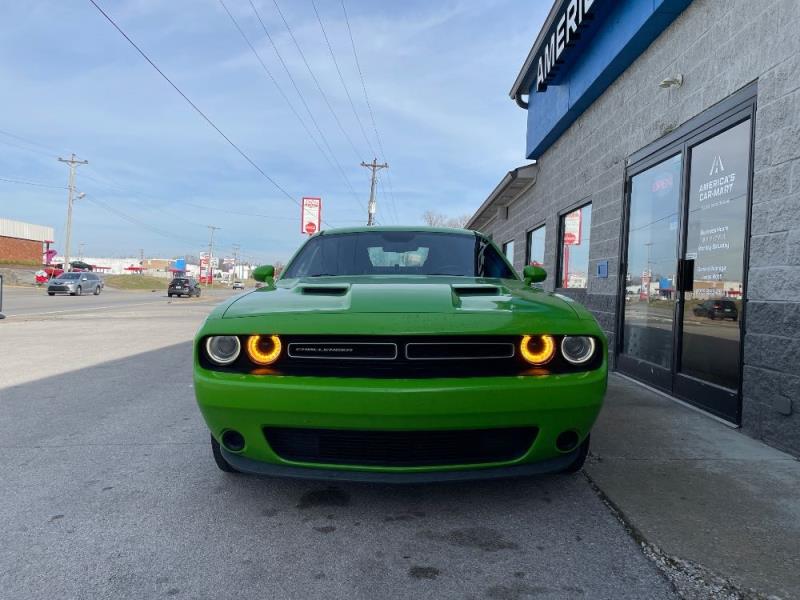 2017 Dodge Challenger SXT's photo