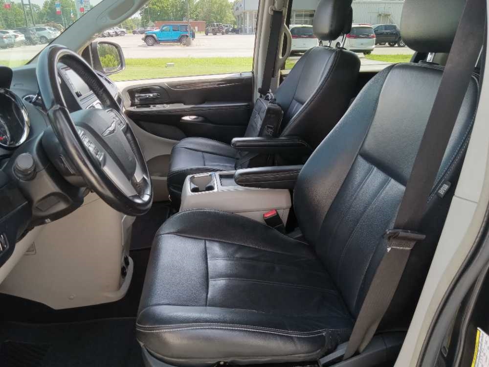 CHRYSLER TOWN & COUNTRY TOURI