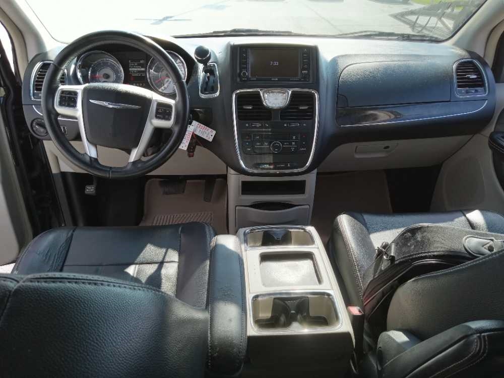 CHRYSLER TOWN & COUNTRY TOURI
