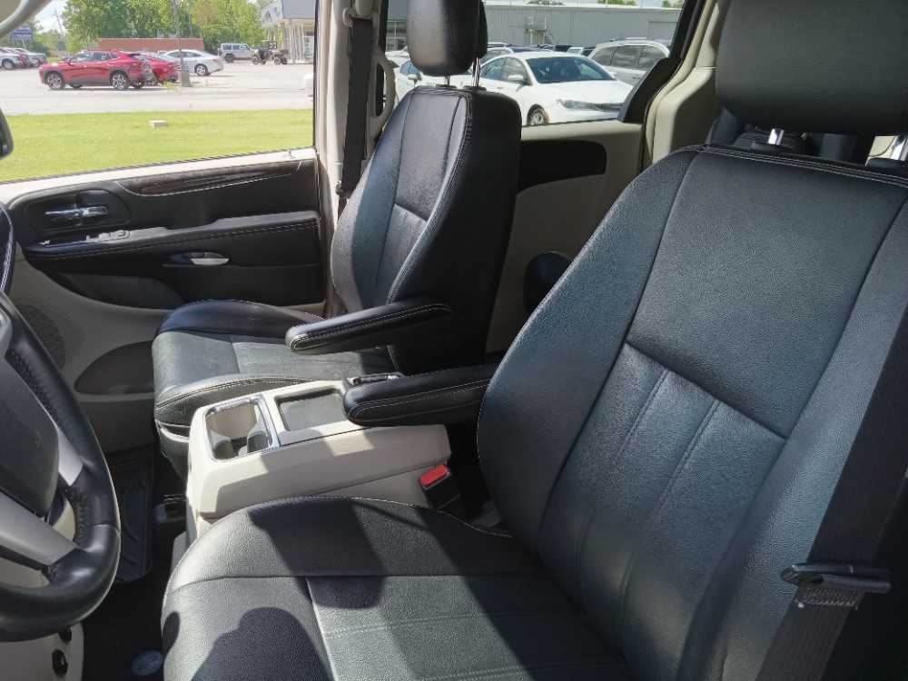 CHRYSLER TOWN & COUNTRY TOURI