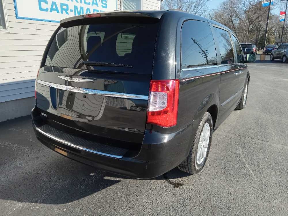 CHRYSLER TOWN & COUNTRY TOURI