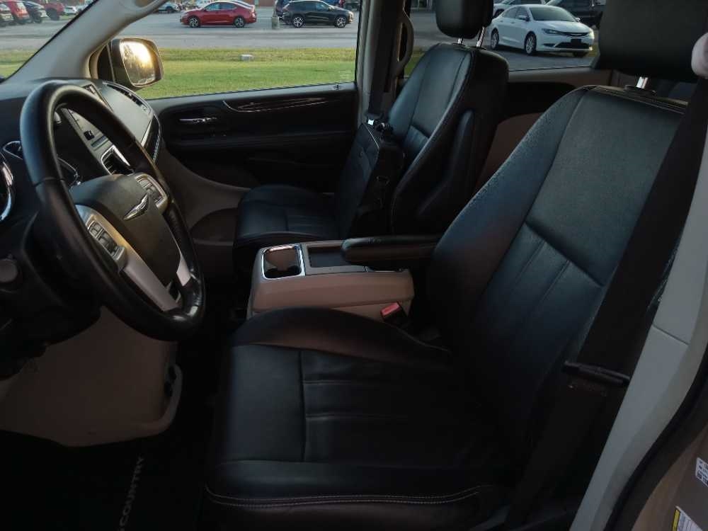 CHRYSLER TOWN & COUNTRY TOURI