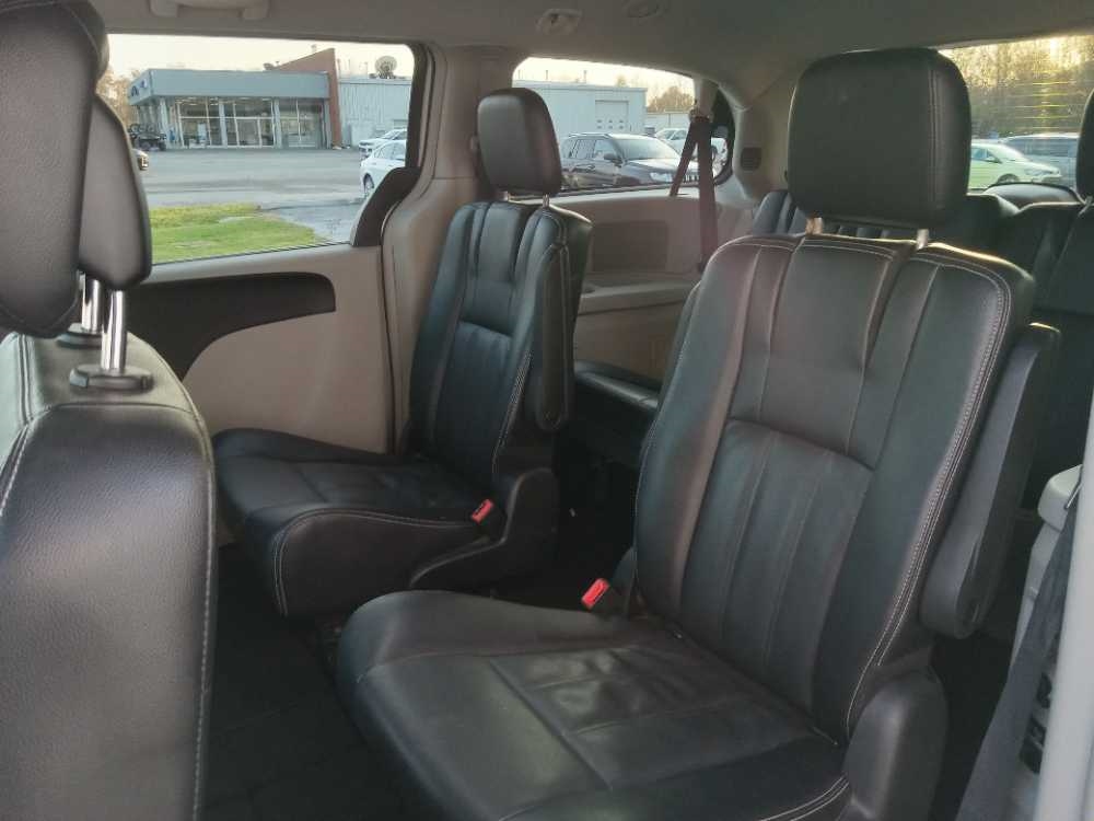 CHRYSLER TOWN & COUNTRY TOURI