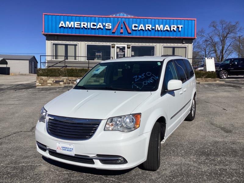 2016 Chrysler Town & Country Touring's photo