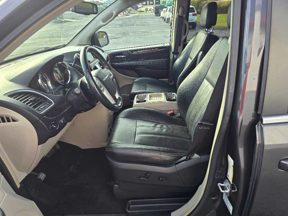 CHRYSLER TOWN & COUNTRY TOURI